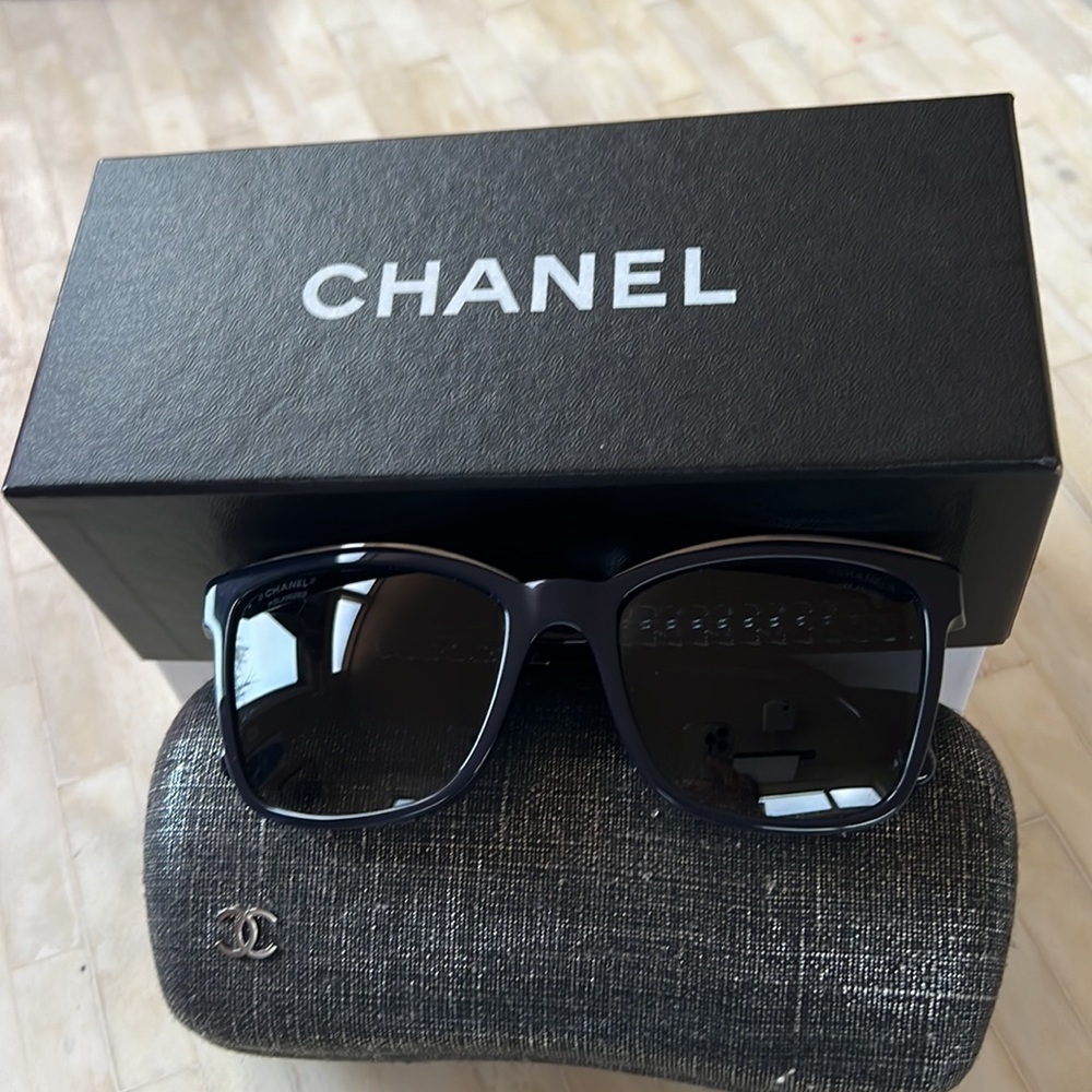 Chanel Polarized Navy Chain Sunglasses! - Picture 1 of 14